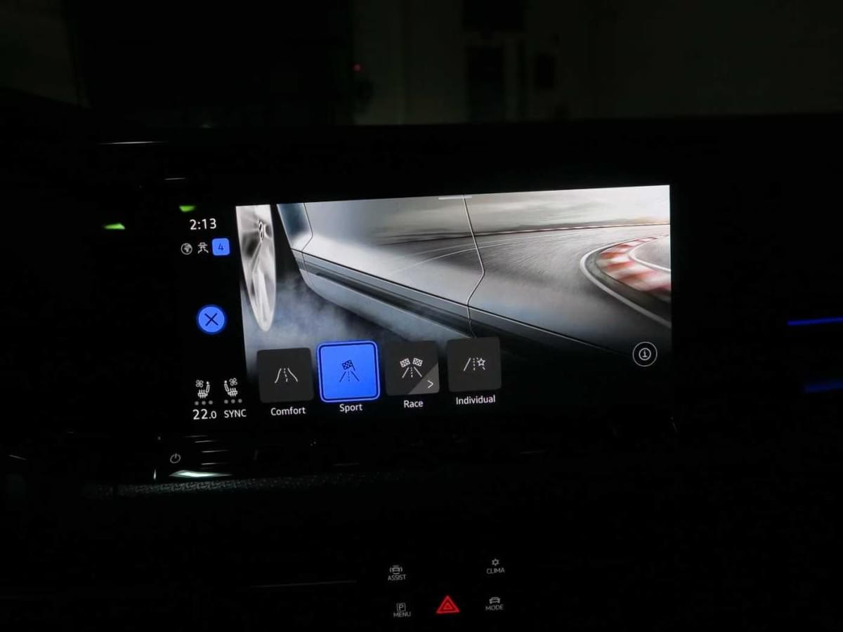 VOLKSWAGEN GOLF 8 R 2.0 TSI 320 CH DSG7 FULL BLACK