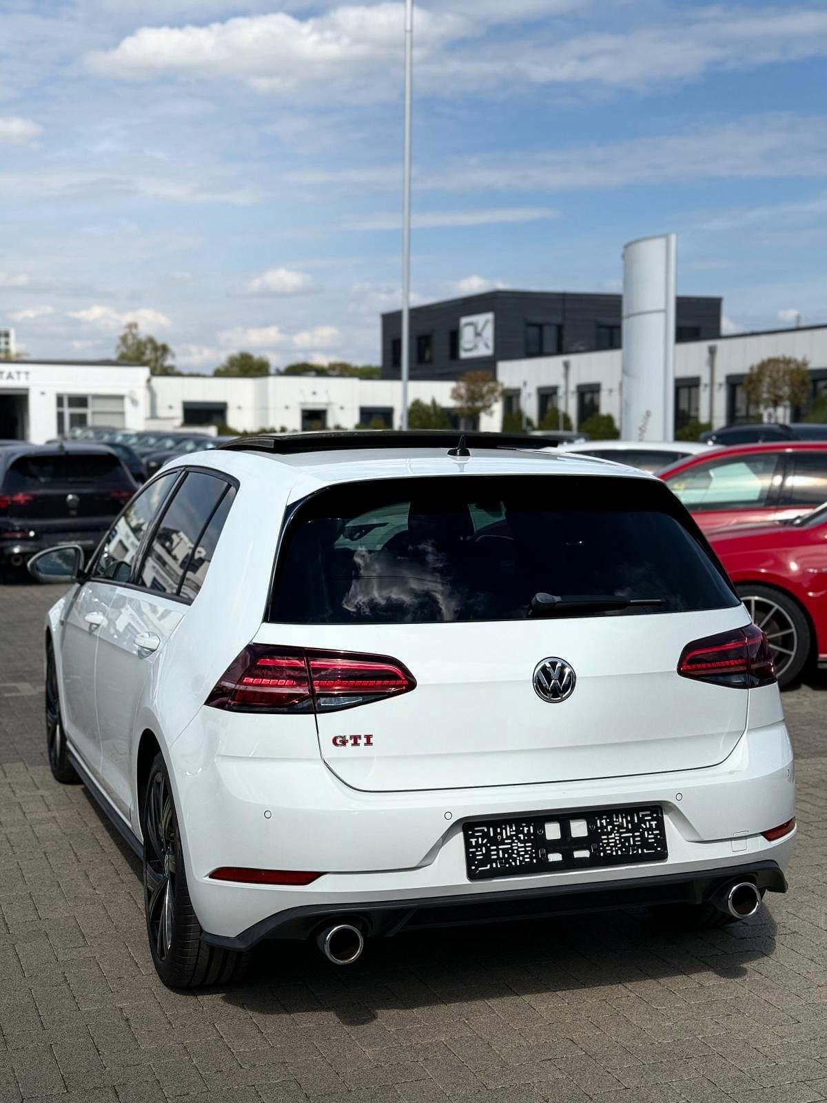VOLKSWAGEN GOLF 7.5 GTI – 245 CH – DSG7 – TOIT OUVRANT – PURE WHITE 
