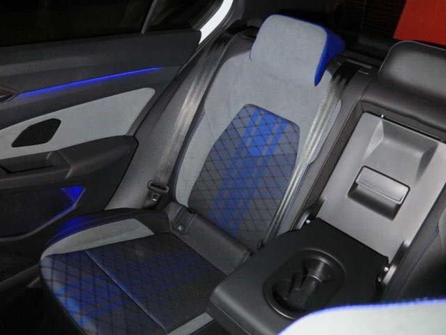 VOLKSWAGEN GOLF 8 R PERFORMANCE 2.0 TSI – 320 ch – AKRAPOVIC