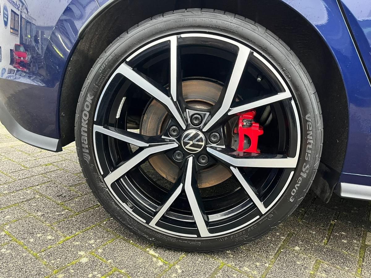 VOLKSWAGEN GOLF 8 GTI – 2.0 TSI 245ch DSG7 – HARMAN KARDON 480W – JANTES 19” ESTORIL 