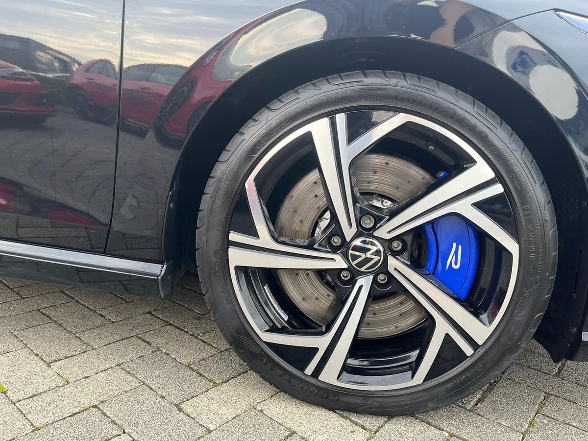 VOLKSWAGEN GOLF 8R – 2.0 TSI 320 CH DSG7 – 4MOTION – NOIR