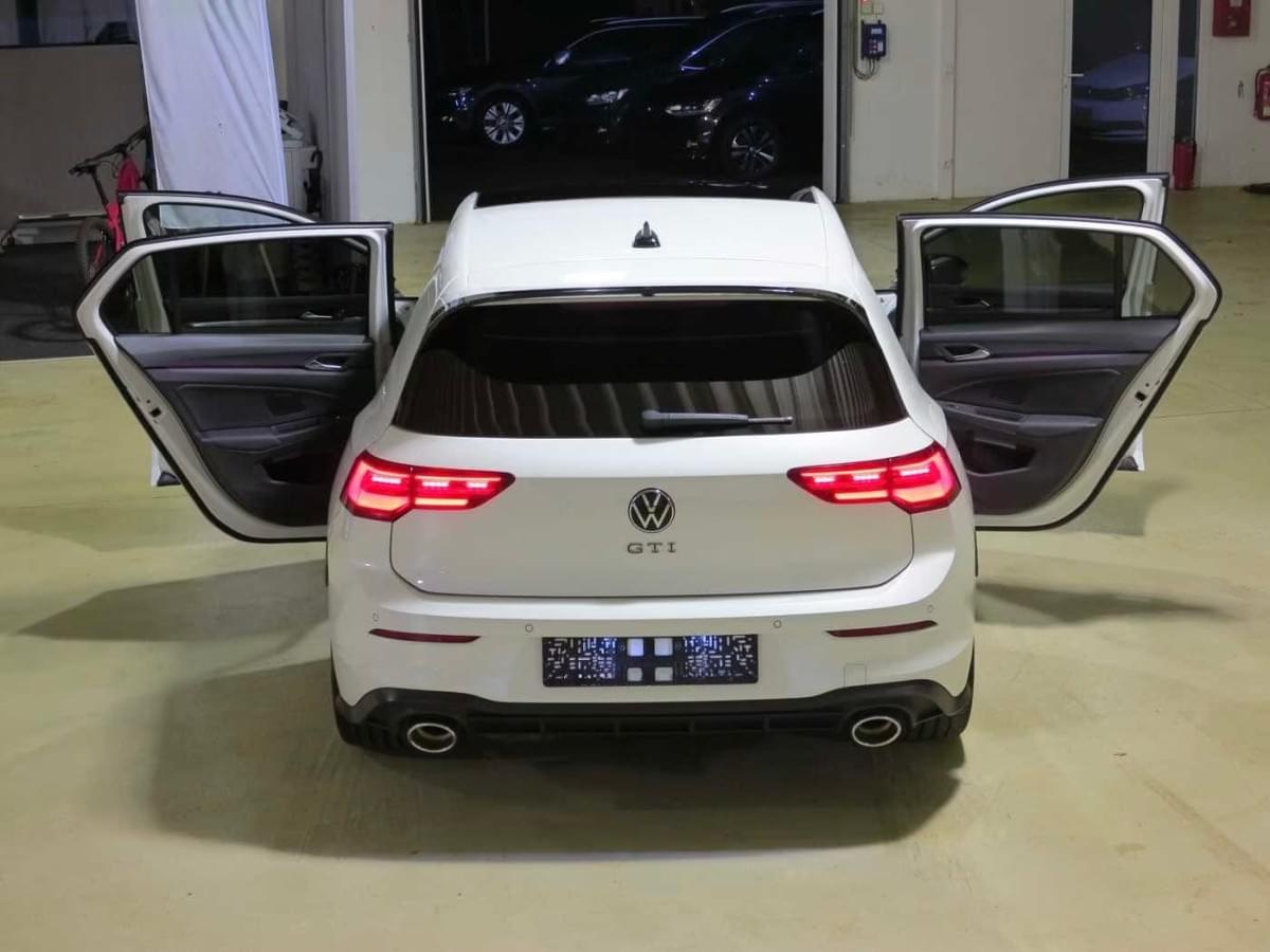 VOLKSWAGEN GOLF 8 GTI CLUBSPORT 2.0 TSI 300 CH – DSG – BLANCHE