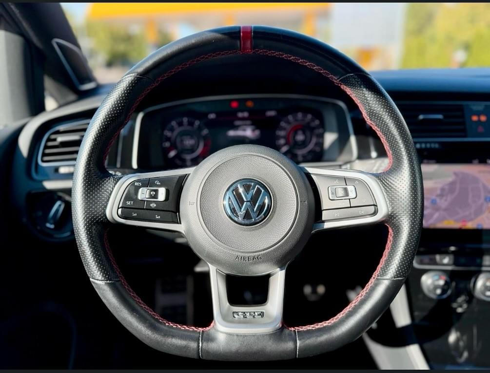 VOLKSWAGEN GOLF 7.5 GTI TCR AKRAPOVIC – 290 CH - FULL OPTIONS – ÉDITION COLLECTOR