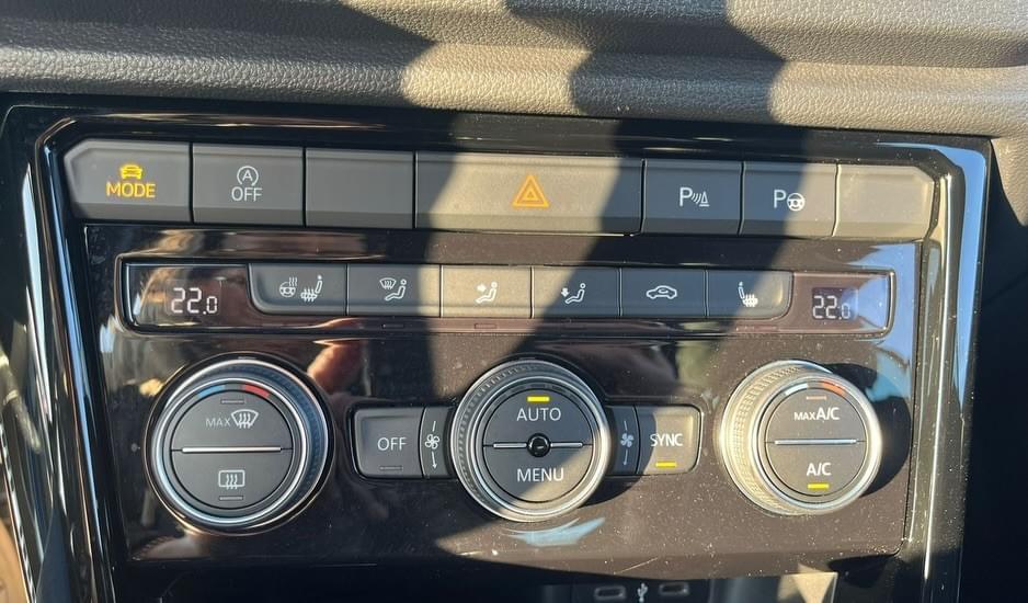 VOLKSWAGEN T-ROC CABRIOLET R-LINE – 150 CH DSG7 – BLUE PLUS