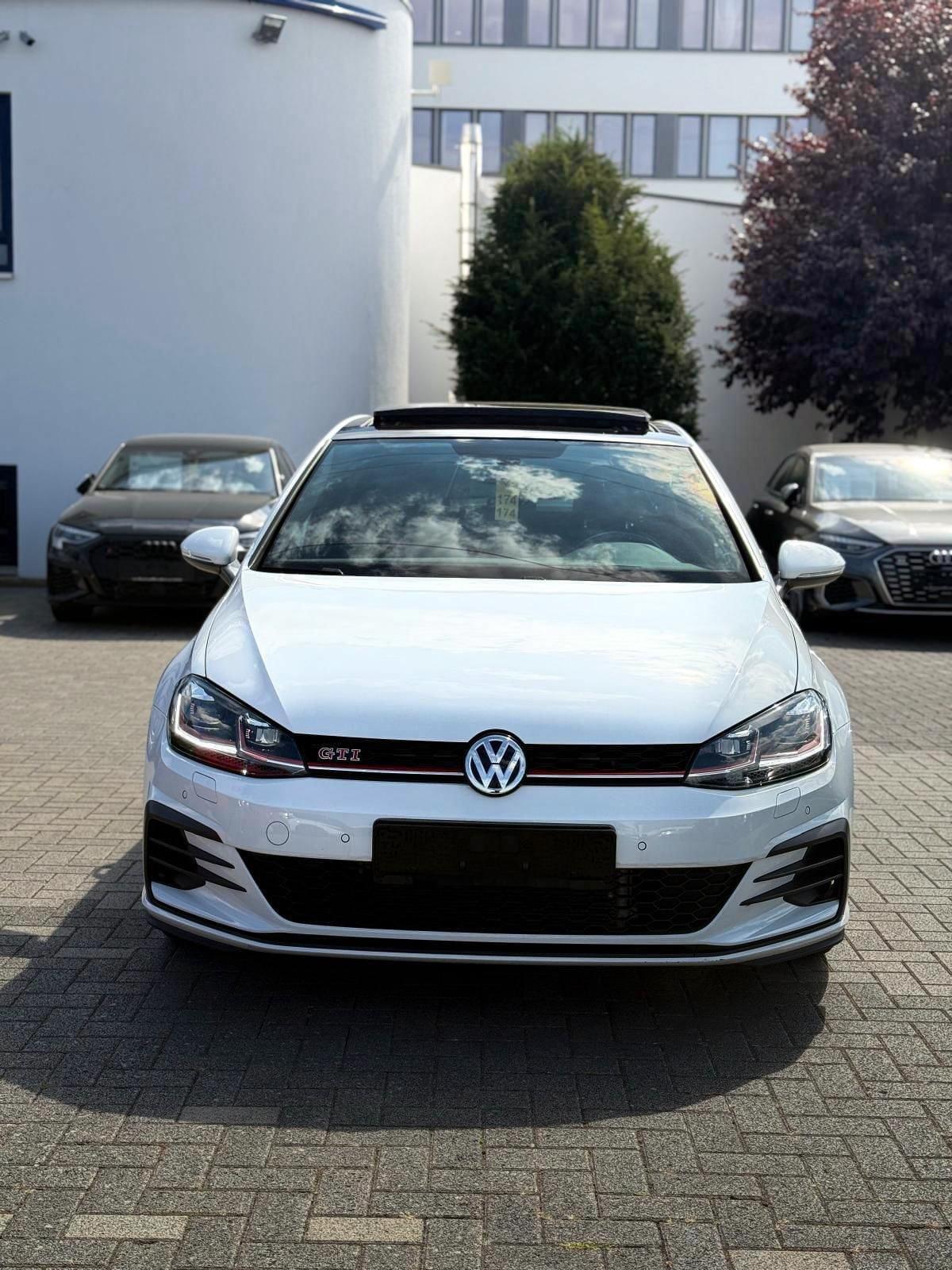 VOLKSWAGEN GOLF 7.5 GTI – 245 CH – DSG7 – TOIT OUVRANT – PURE WHITE 