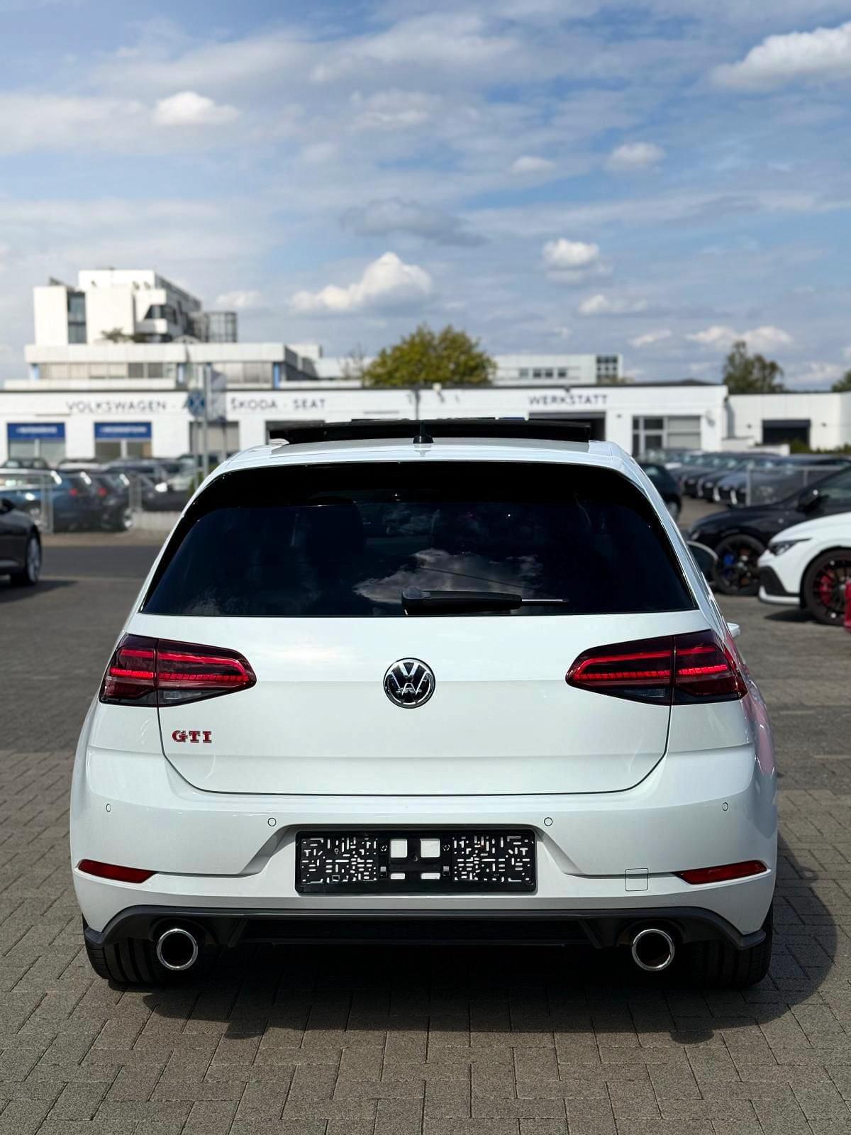 VOLKSWAGEN GOLF 7.5 GTI – 245 CH – DSG7 – TOIT OUVRANT – PURE WHITE 