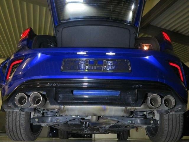 VOLKSWAGEN T-ROC R – 300 CH – 4MOTION – DSG7 – AKRAPOVIČ TITANE – BLEU MÉTALLISÉ