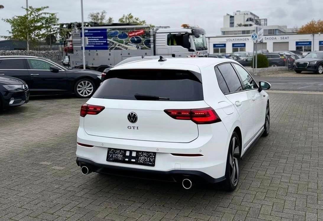 VOLKSWAGEN GOLF 8 GTI 2.0 TSI DSG7 – 245 CH – PURE WHITE 