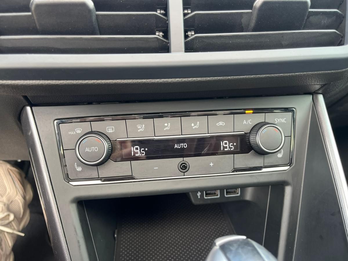 VOLKSWAGEN POLO GTI 2.0 TSI DSG – 200 CH – TOIT OUVRANT & SONO BEATS 