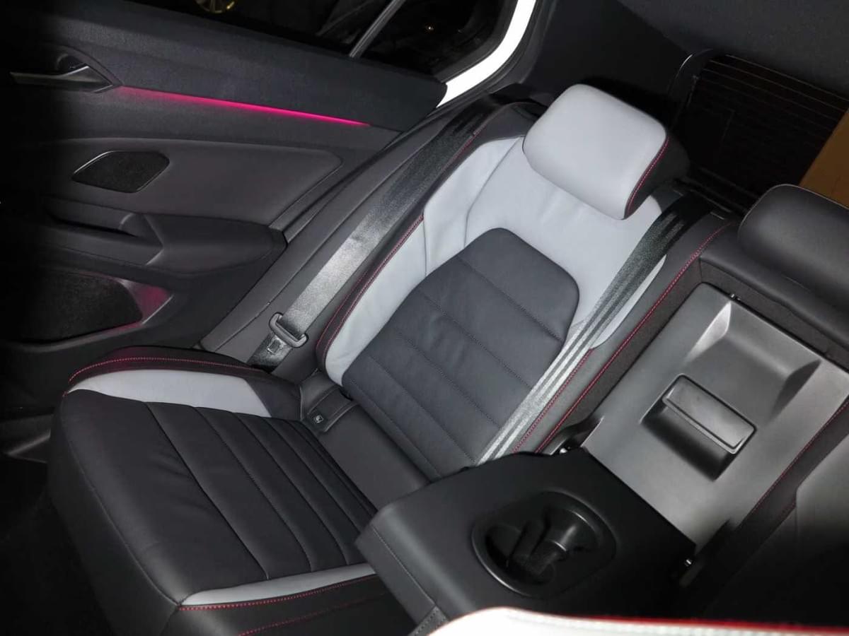 VOLKSWAGEN GOLF 8 GTI CLUBSPORT 2.0 TSI 300 CH – DSG – BLANCHE