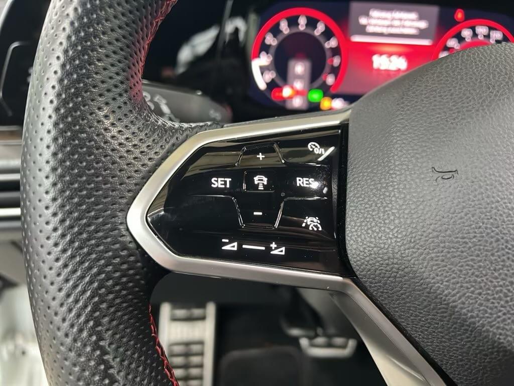 VOLKSWAGEN GOLF VIII GTI CLUBSPORT – 2.0 TSI 300 CH – DSG7 – PURE WHITE