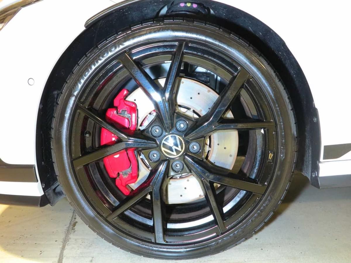 VOLKSWAGEN GOLF 8 GTI CLUBSPORT 2.0 TSI 300 CH – DSG – BLANCHE