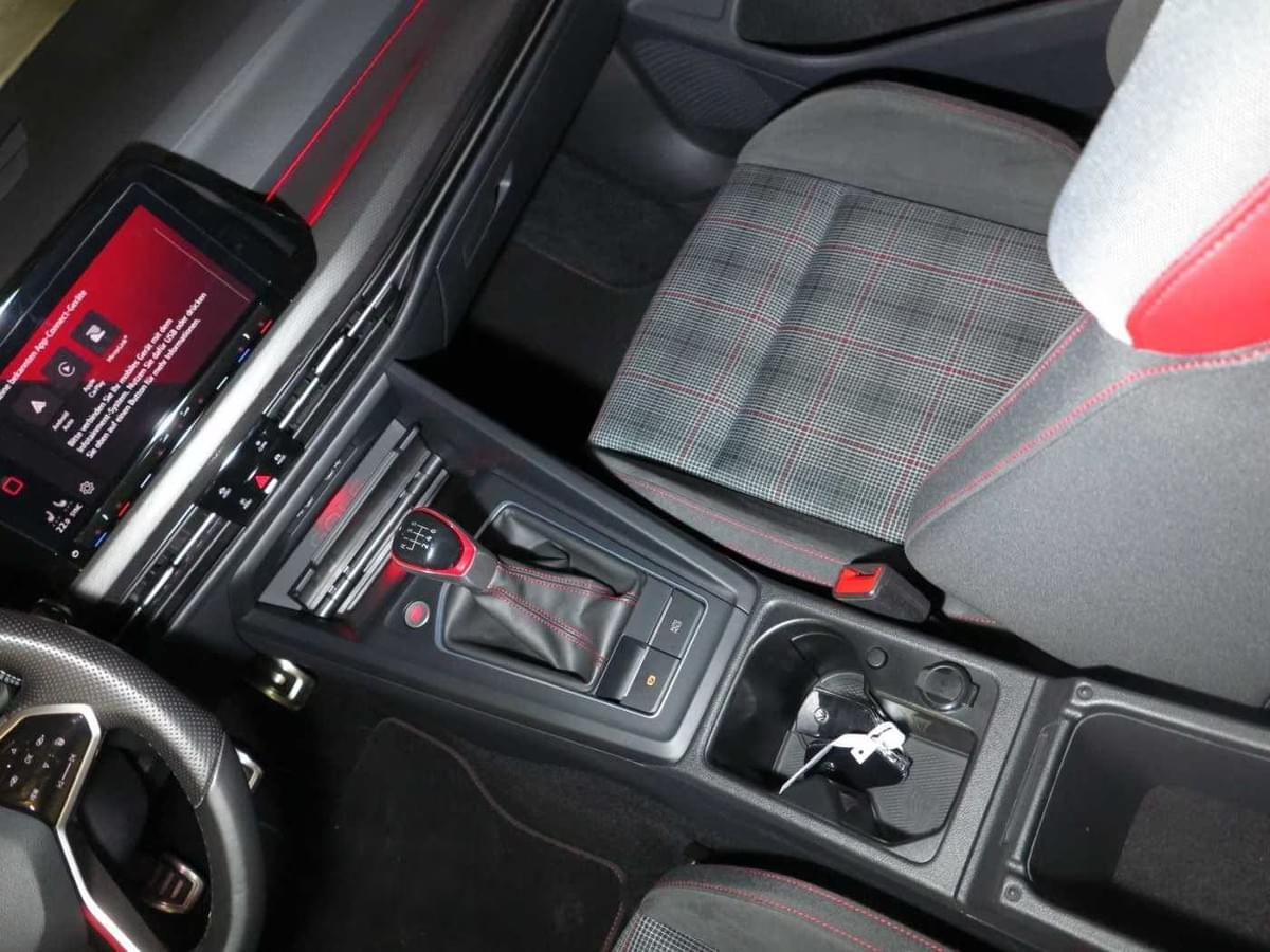 VOLKSWAGEN GOLF 8 GTI CLUBSPORT – 300 CH – DSG7 – FULL BLACK – AKRAPOVIČ TITANE