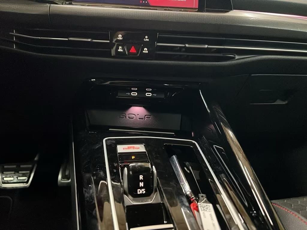 VOLKSWAGEN GOLF VIII GTI CLUBSPORT – 2.0 TSI 300 CH – DSG7 – PURE WHITE