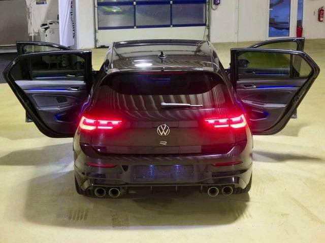 VOLKSWAGEN GOLF 8 R LIMITED ÉDITION 333 CH – AKRAPOVIČ TITANE