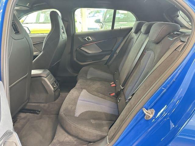 BMW M135i xDrive – 306 ch – Steptronic 8 – Misano Blue Metallic