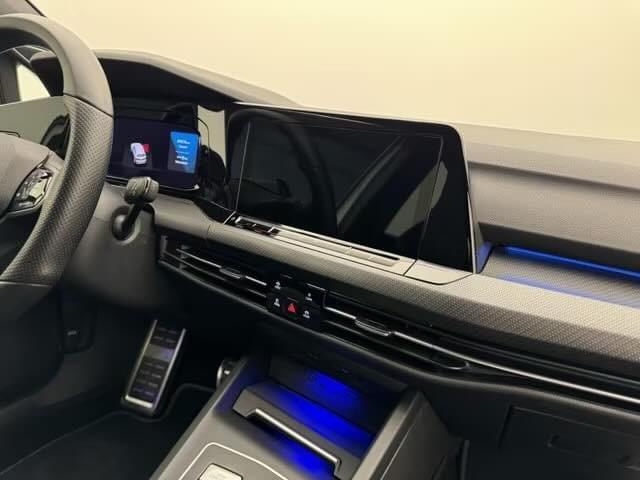 VOLKSWAGEN GOLF 8 R 320 CH – AKRAPOVIC HK IQ.LIGHT