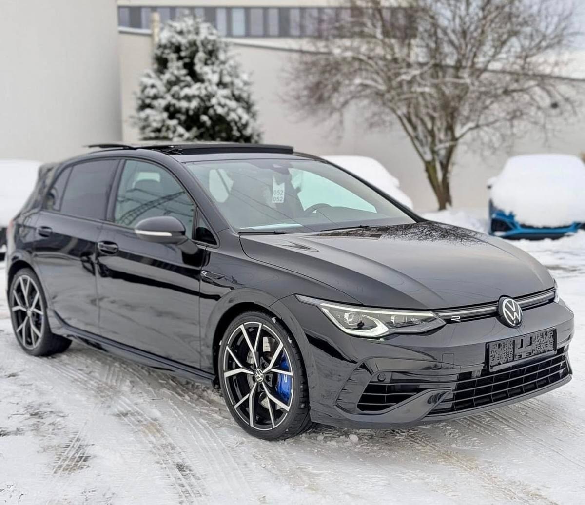 VOLKSWAGEN GOLF 8 R LIMITED ÉDITION 333 CH – AKRAPOVIČ TITANE