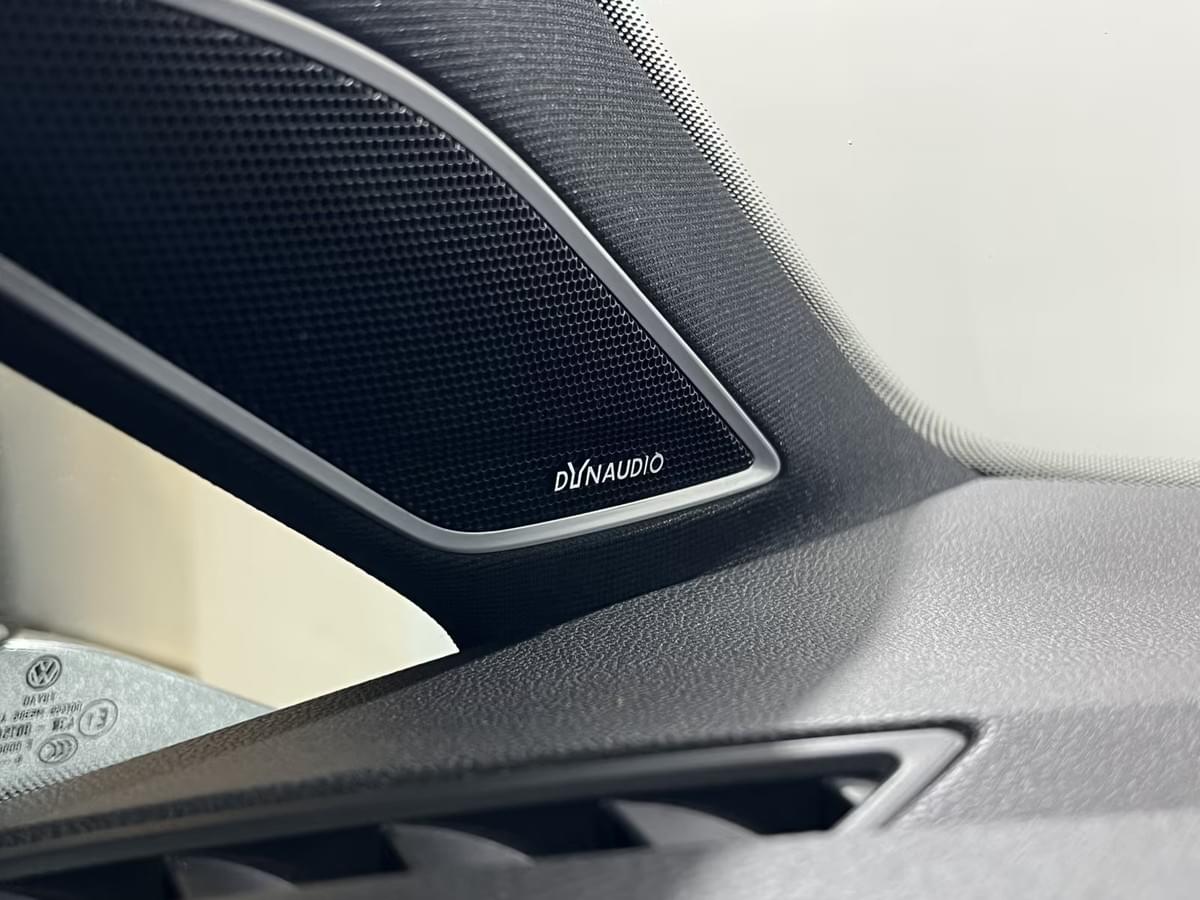 VOLKSWAGEN GOLF 7 R 2.0 TSI 300 CH