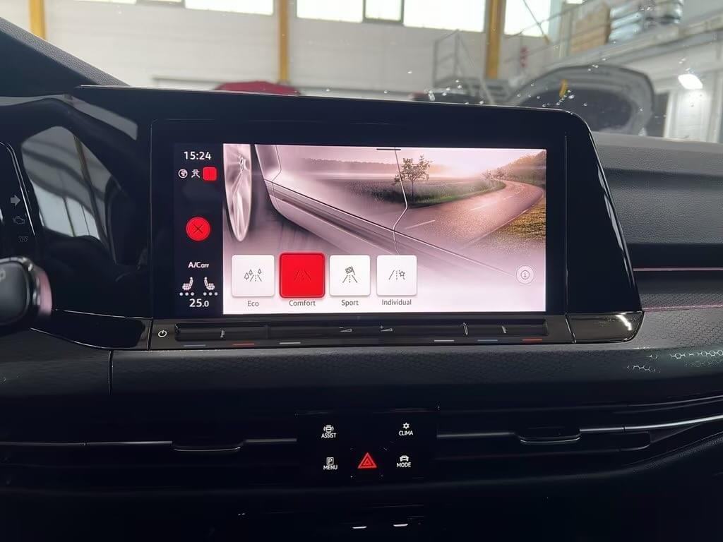 VOLKSWAGEN GOLF VIII GTI CLUBSPORT – 2.0 TSI 300 CH – DSG7 – PURE WHITE