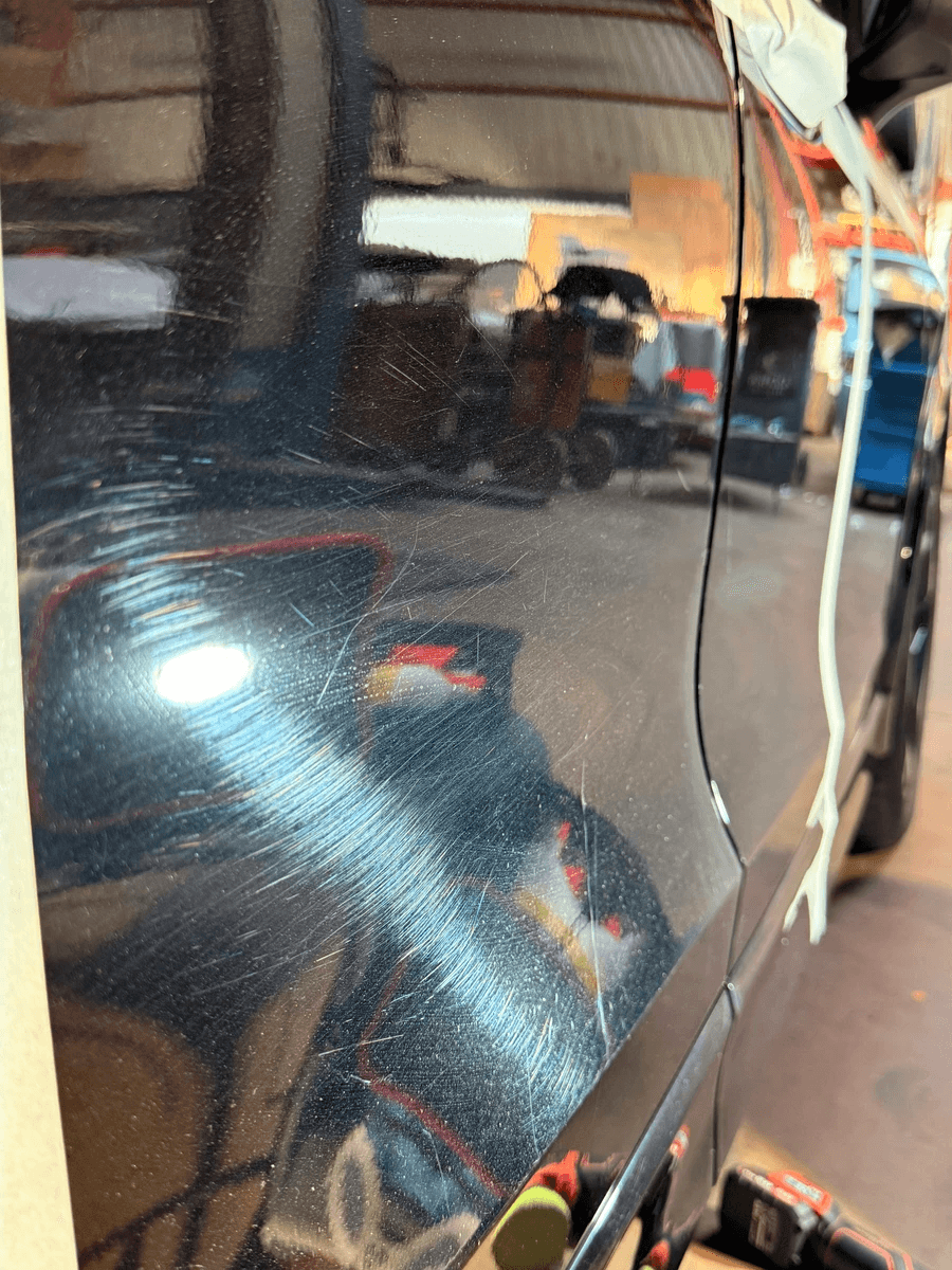 Hologrammes et défauts de vernis automobile avant correction et polissage CARSAFE