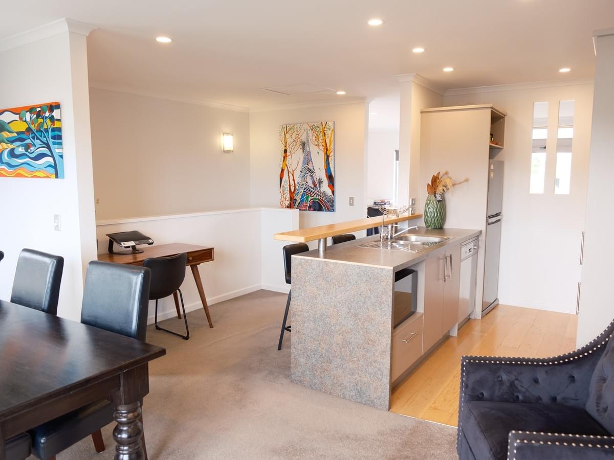 Seascape Escape | A Modern 4-Bedroom Retreat