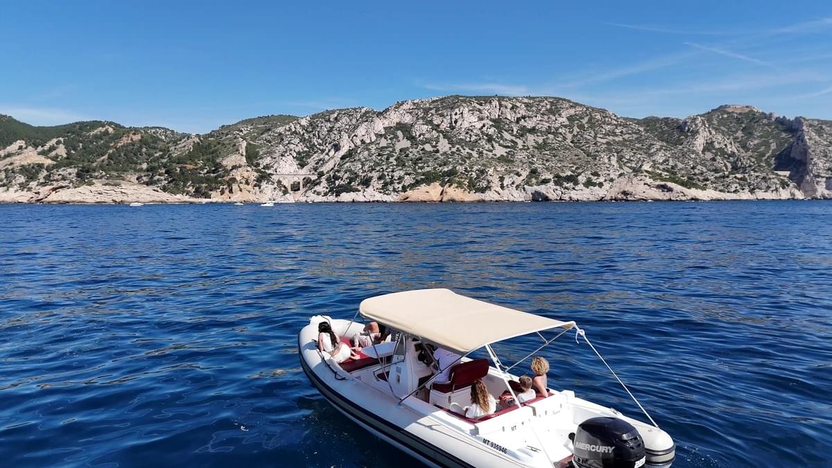 — Pierre Moreau My experience with Boat Frioul was incredible. The staff was welcoming and the trip around the island was magnificent. Our team has allowed hundreds of visitors to discover the wonders of the island of Frioul. Book your boat trip around the island of Frioul in Marseille