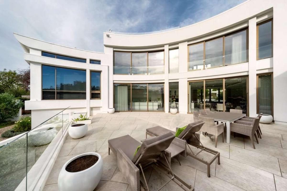 Millfield Lane VILLA LUXURY DETACHED LIFESTYLE LONDON