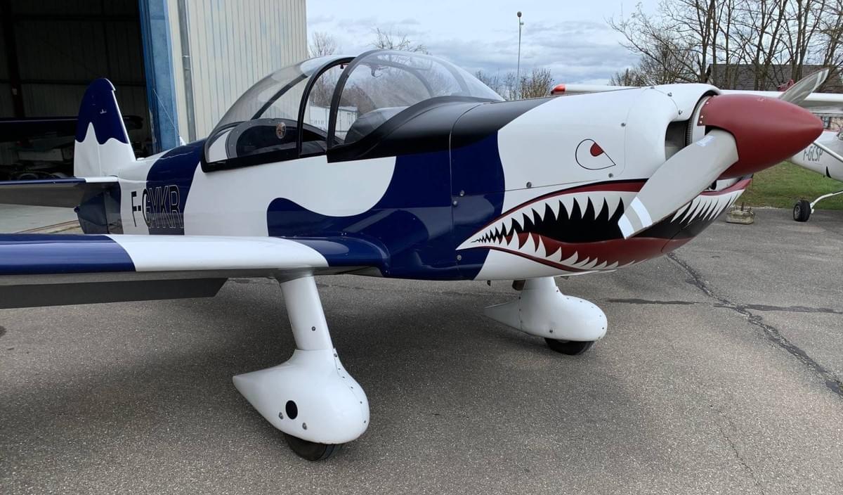 Avion de voltige l'Aéroclub de l'Hérault
