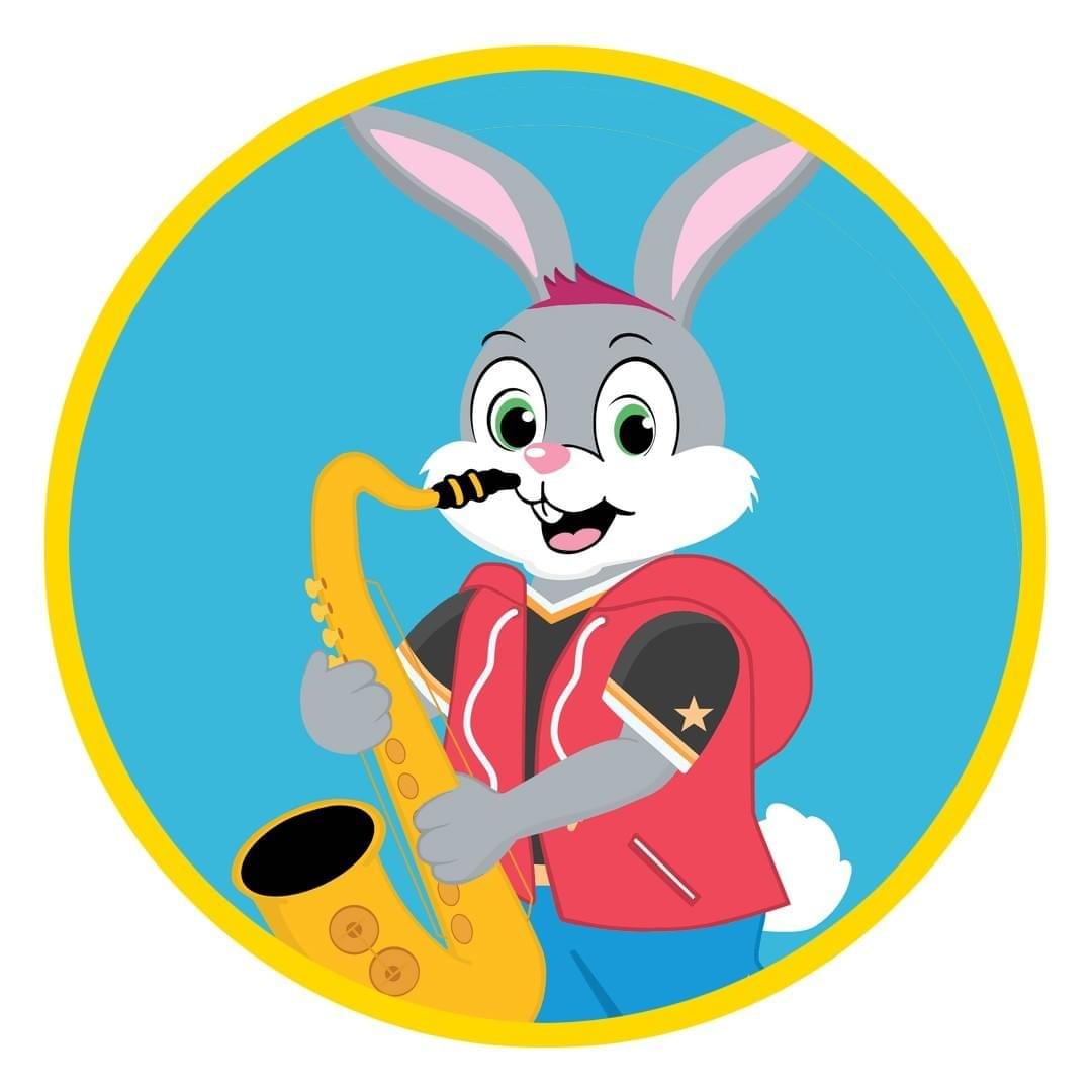 Eli Rabbit smiling while playing a golden saxophone.