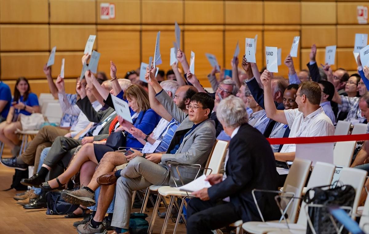 2018年國際天文學會(IAU)會員表決通過哈伯-勒梅特定律