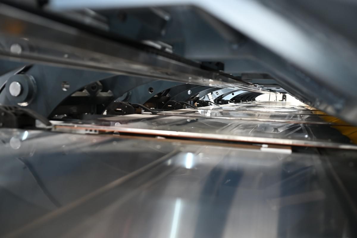 Close-up of a double folder clamping and bending system on a precision metal profile
