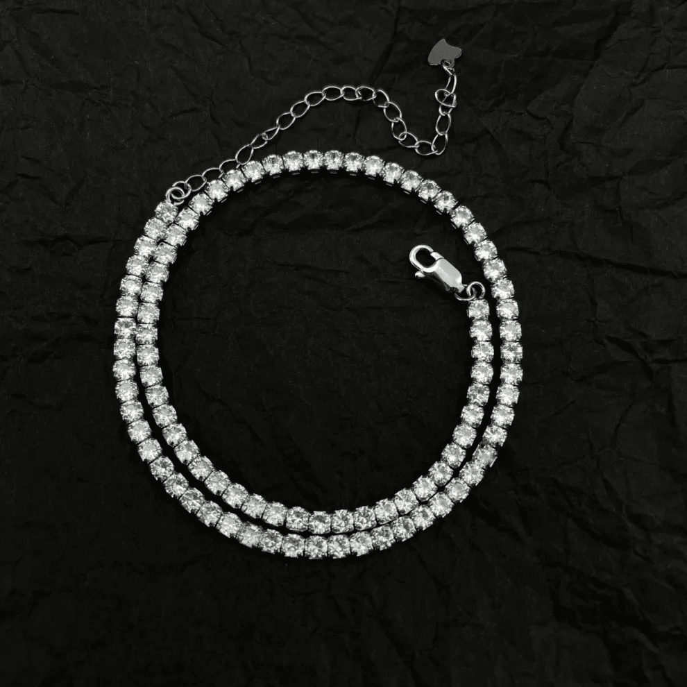 Elevate-your-style-with-silver-and-moissanite-chain