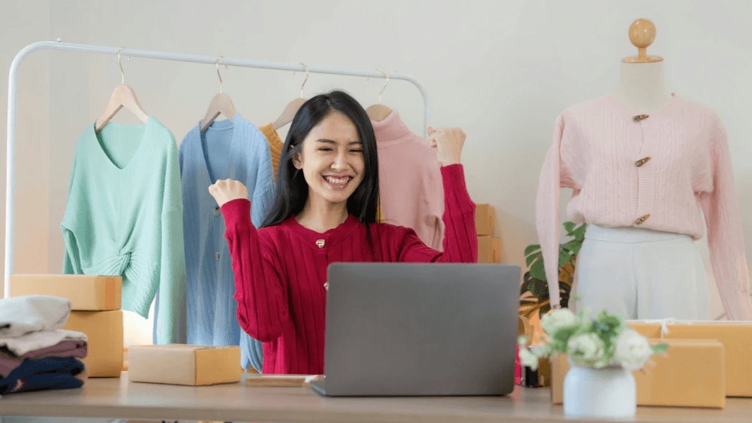 Online store browsing scene for digital storefront optimization