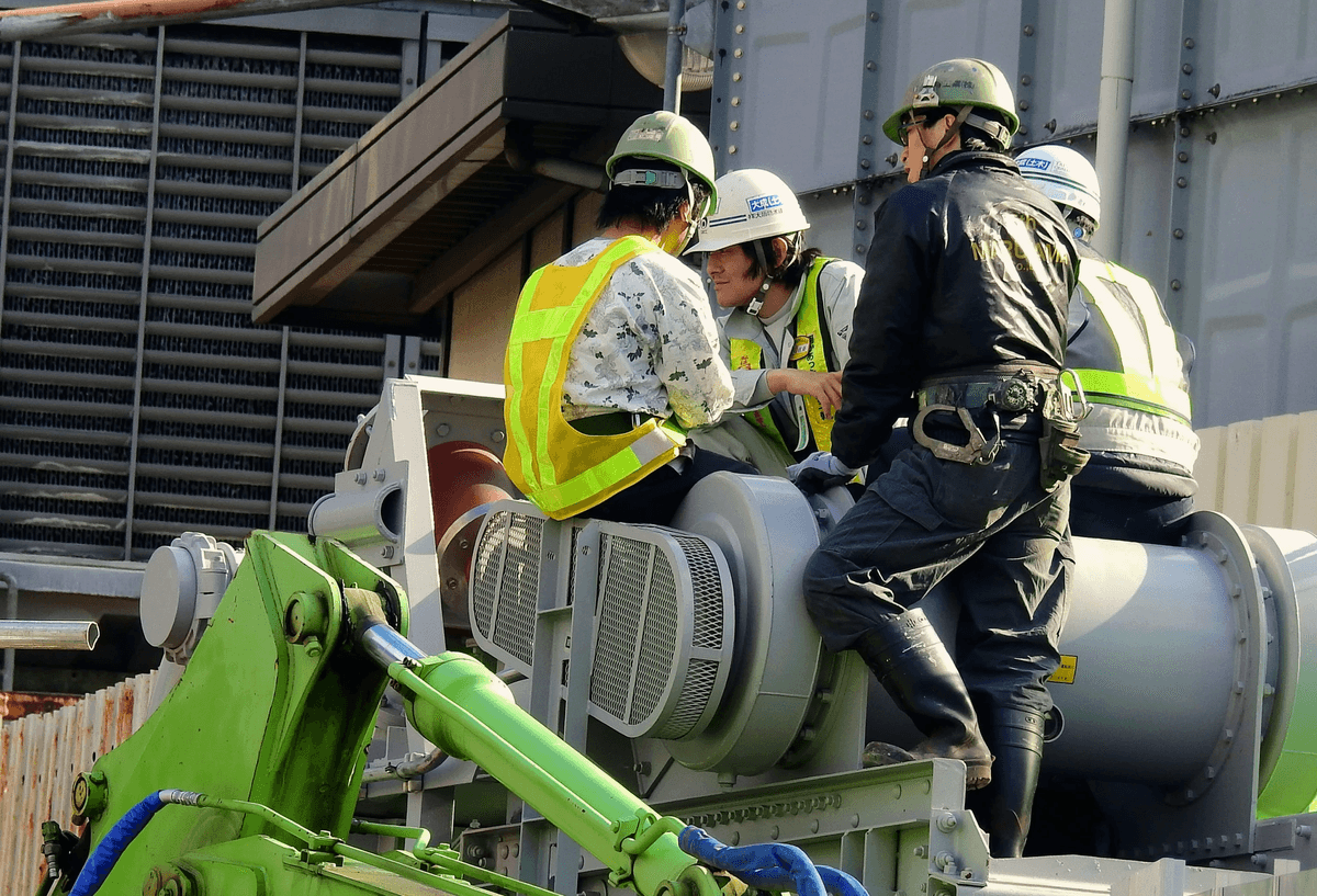 heavy equipment inspection focusing on fuel management practices