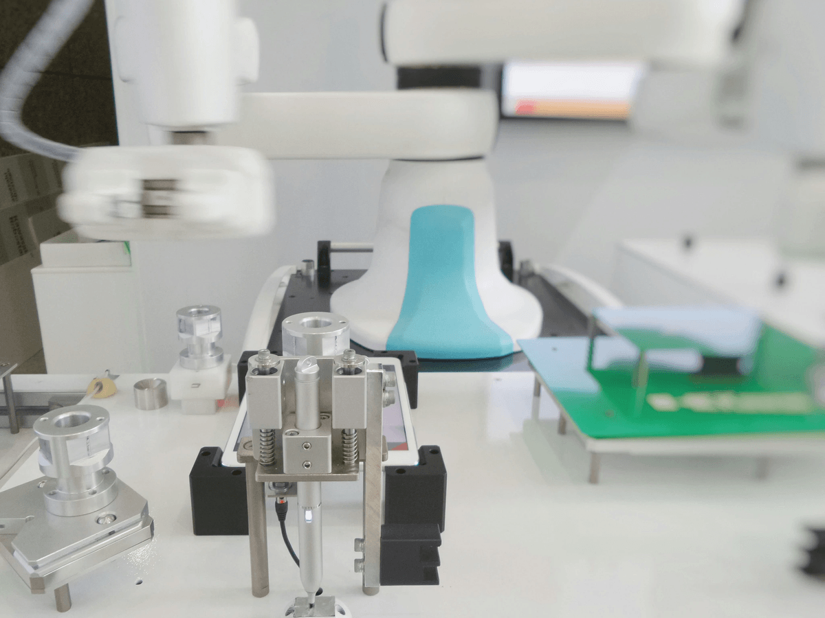 Automated inspection station for defect detection