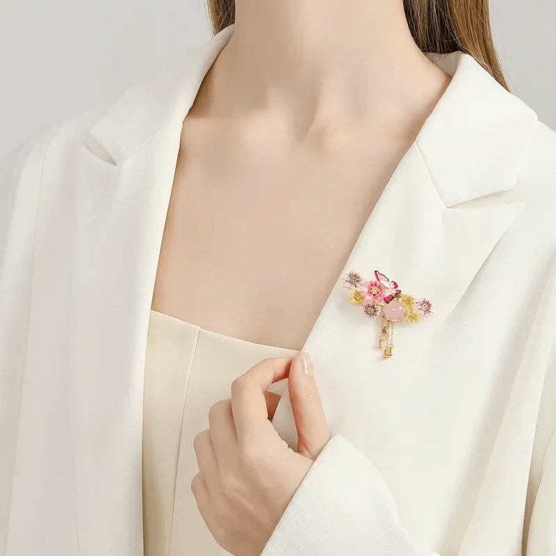 Explore various types of brooches featuring precious stones.