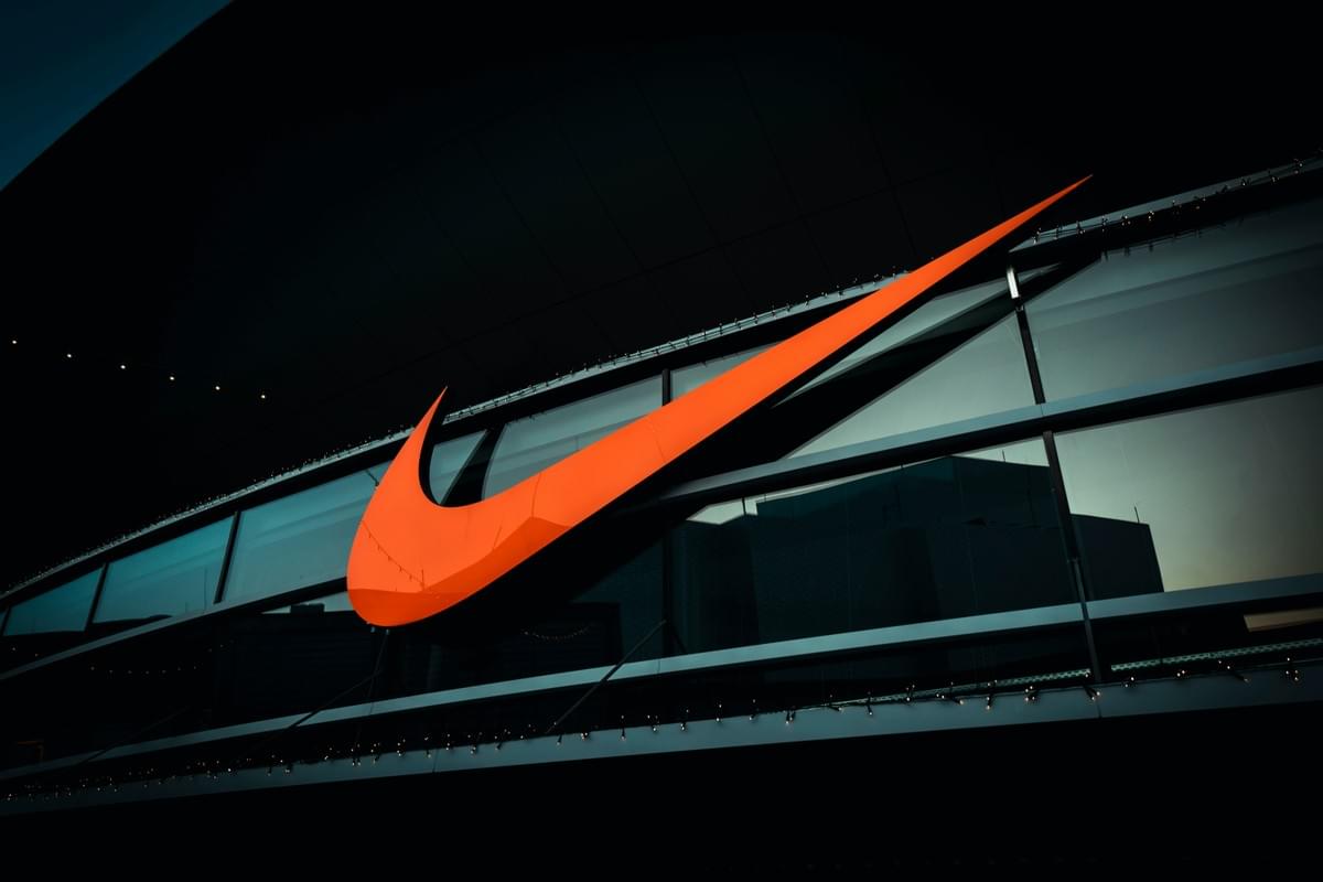 examples of online customer engagement from Nike Starbucks Glossier
