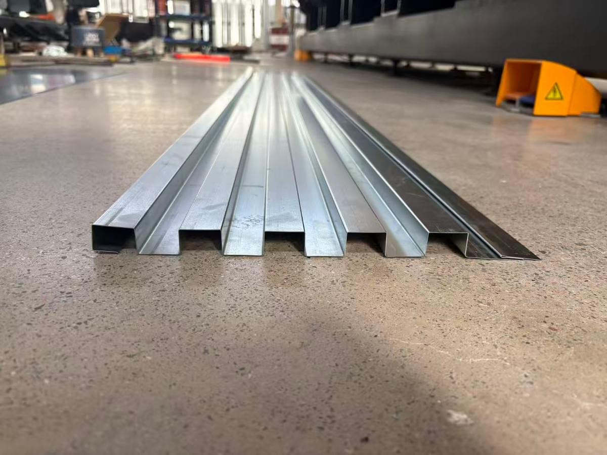  Sheet metal bending machine producing architectural roof profile