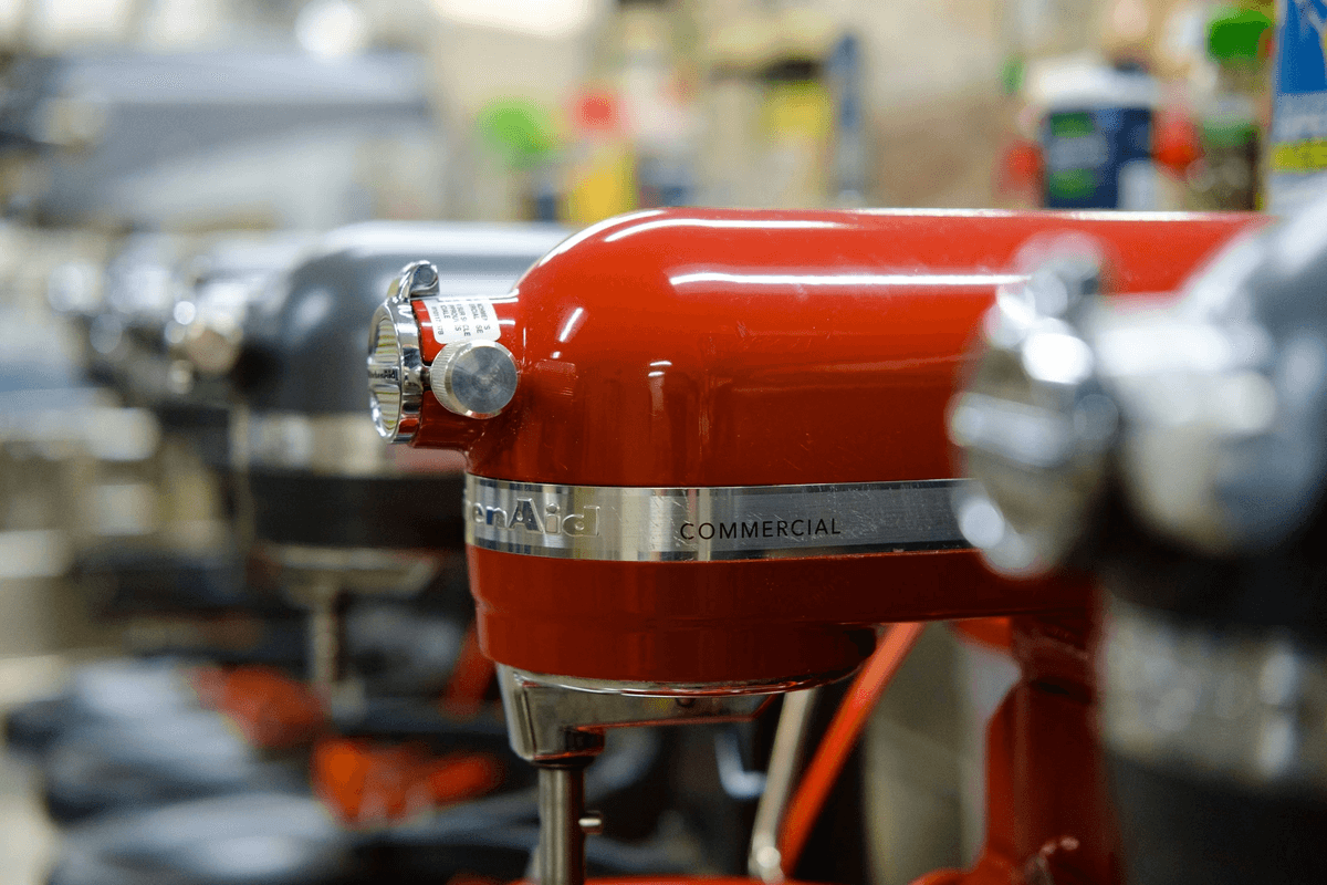 Ensuring Cookware Quality Control through effective brand communication.