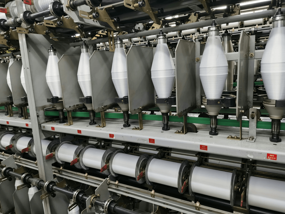 Yarn inspection using ultrasound for detecting internal defects