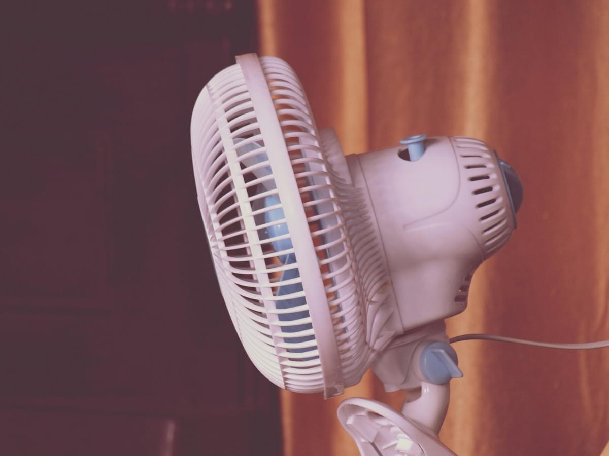 Mini portable fan inspection focusing on key features