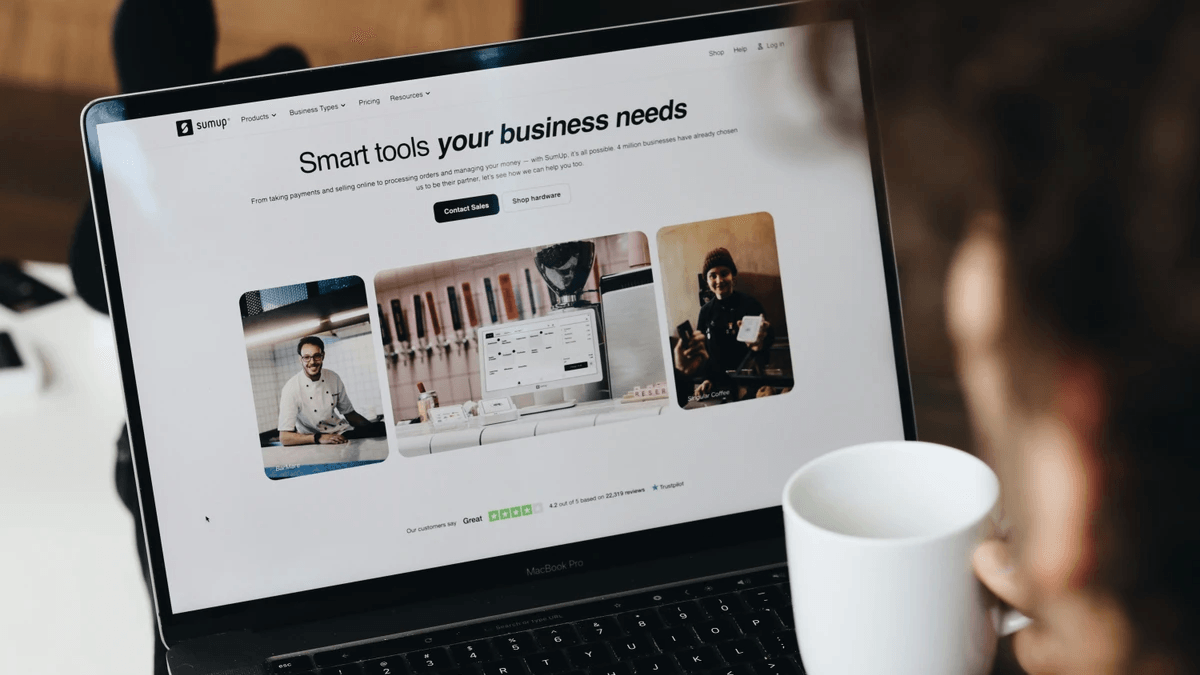  Business team planning a clear journey from useful content to qualified inquiries