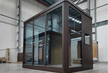 oficina portátil moderna diseñada para maximizar el espacio