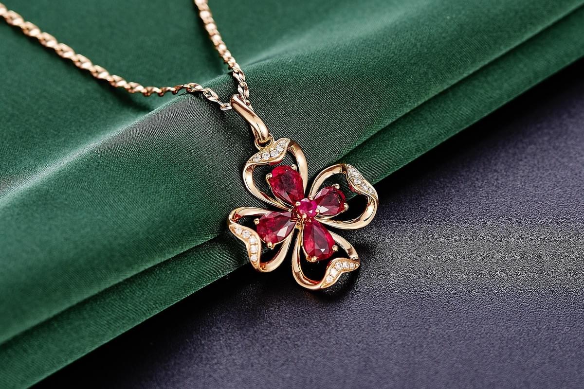 Women’s Jewelry Inspection ensures quality in diverse styles.