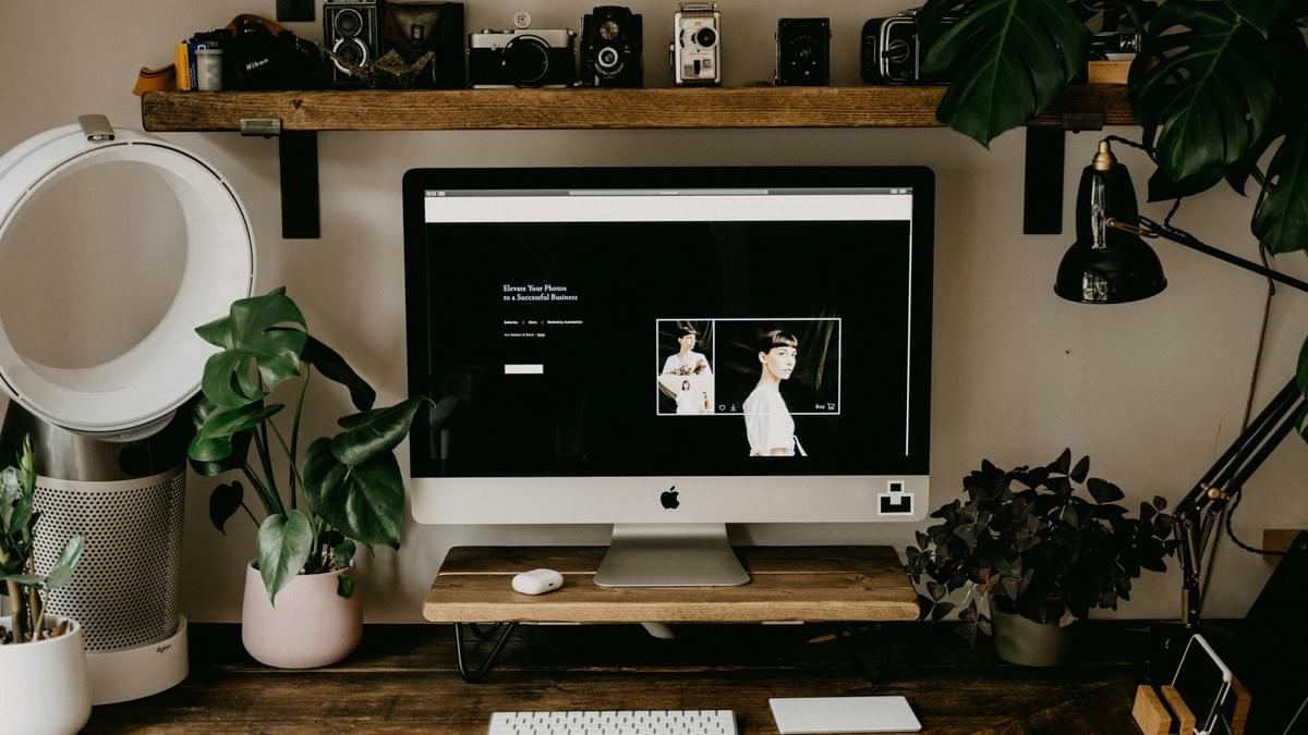 minimalist website design showcasing simplicity and focused messaging