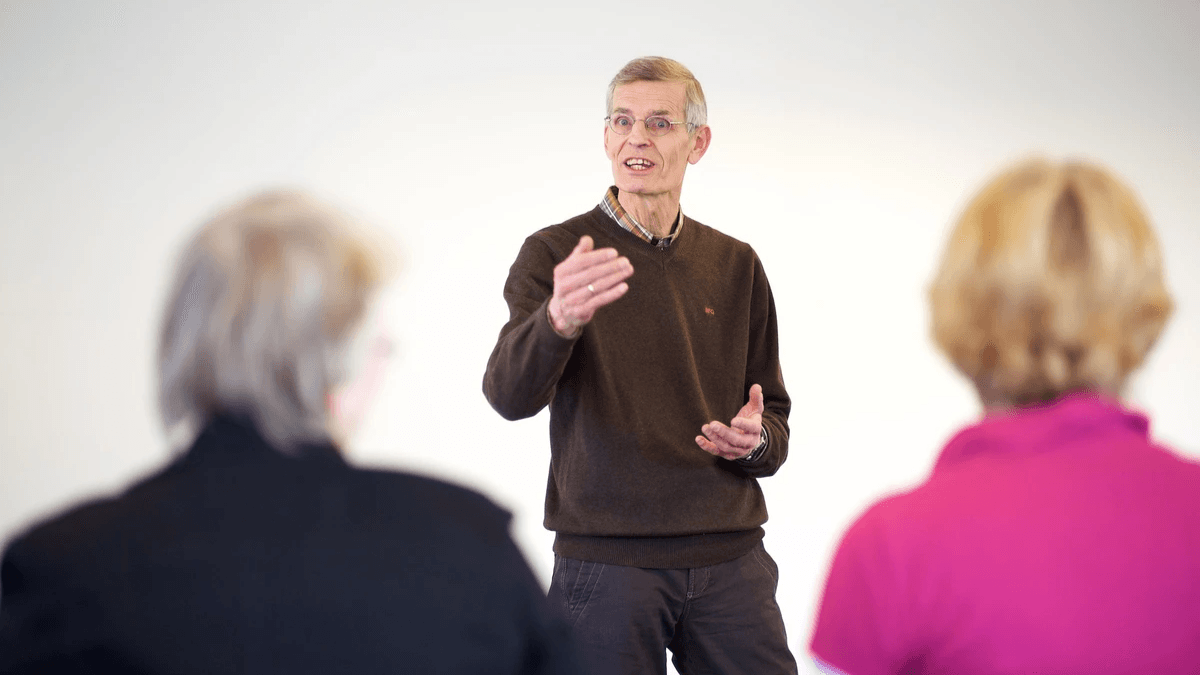 Engaging online coaching website showcasing transformation outcomes.