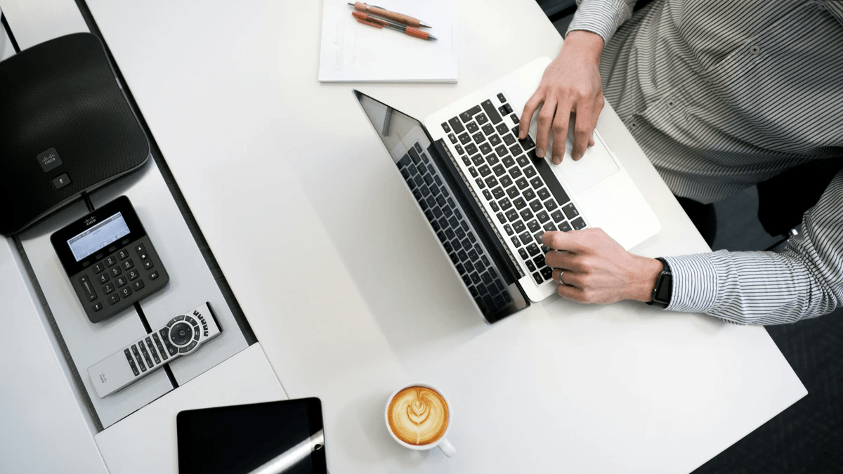 Boosting service landing page effectiveness with Strikingly