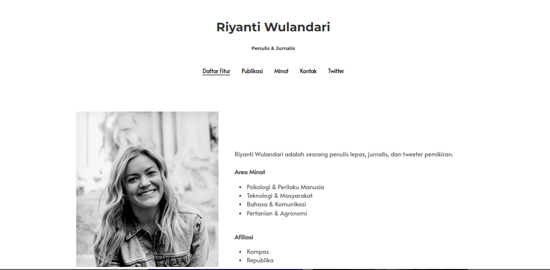 Desain situs web pribadi dengan bagian portofolio daring yang memamerkan contoh proyek.