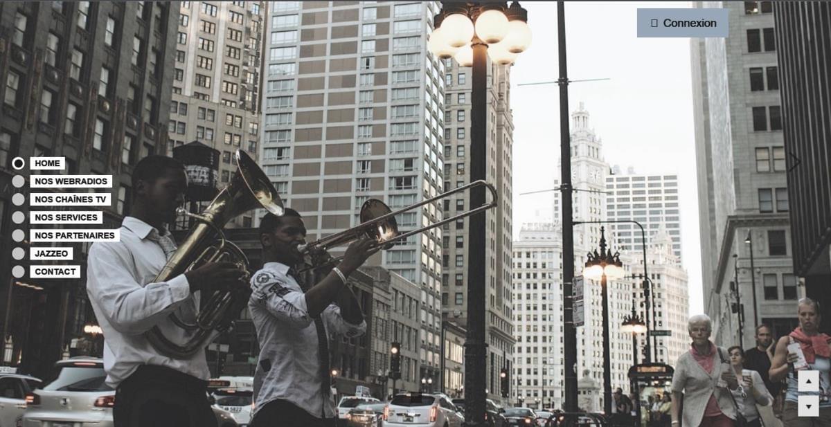 Le site District Media sur Strikingly